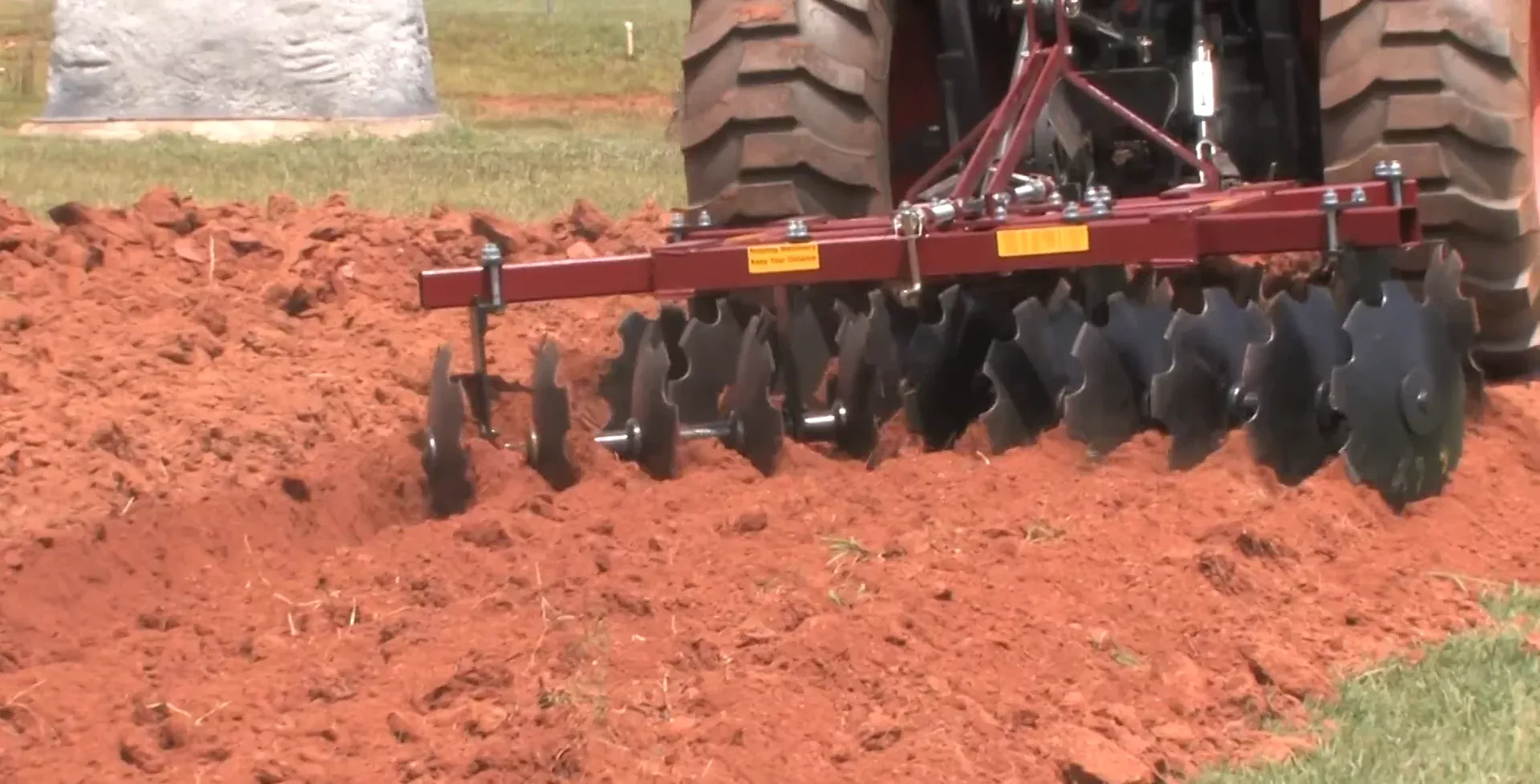 A & B Eagleline Equipment | 3-Point Clevis Hitch Disc Harrow W/ 20″ Plain Blades | Model CHH-PL Series | Width 8’2″ To 11’4″ | Horsepower 45-65 HP | For Tractors