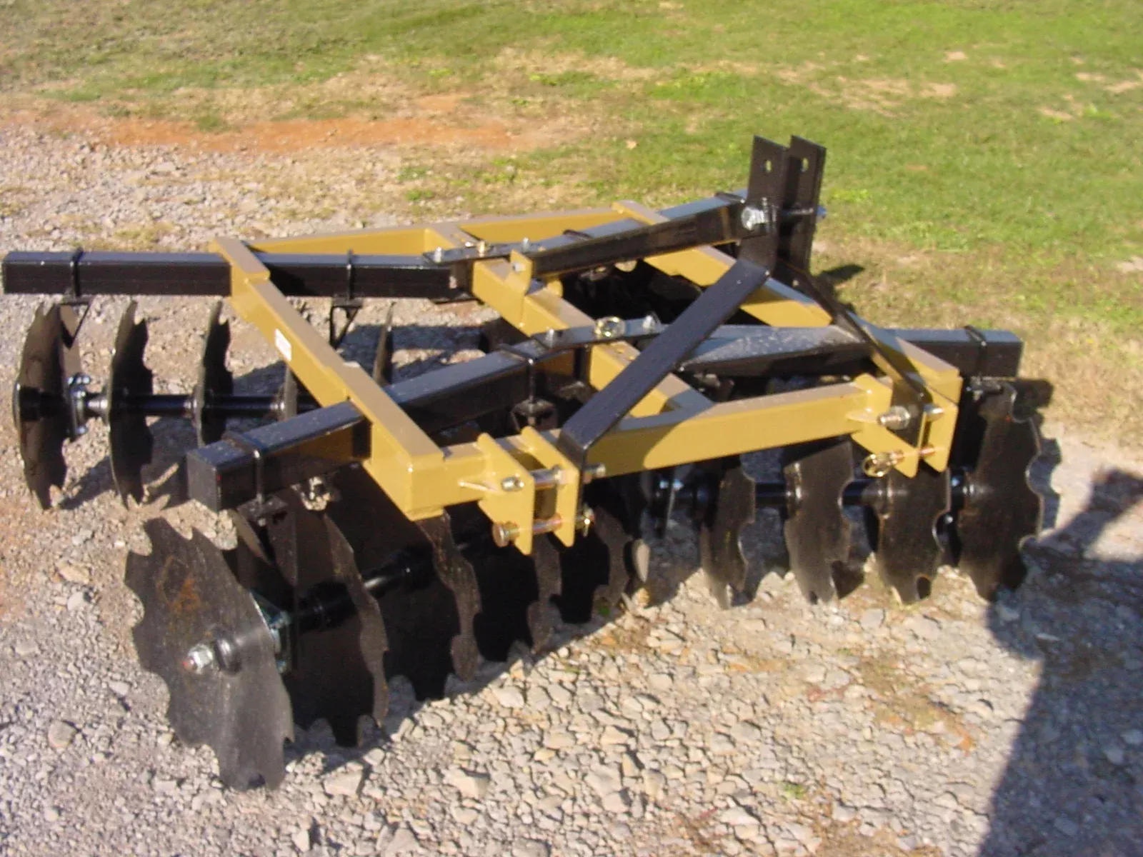A & B EagleLine Equipment | 3-Point Eagle Disc Harrow With 16″ & 18″ All Cut-Out Blades | Model EH-CO Series | Width 4’4″ to 7’7″ | Horsepower 20–45 HP | For Tractors