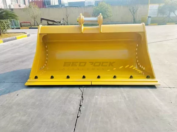 Bedrock Attachments Cleaning Bucket | Width 70″ | Capacity 0.67 CU M | Machine Size 10-14 Tons | For Excavators CAT 312