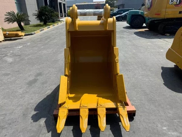 Bedrock Attachments Heavy-Duty Bucket | Model EBJD230-9036HD | Width 36″ | Capacity 0.91 CU M | Machine Size 20-30 Tons | For Excavators John Deere 230-300 / Hitachi 230-290