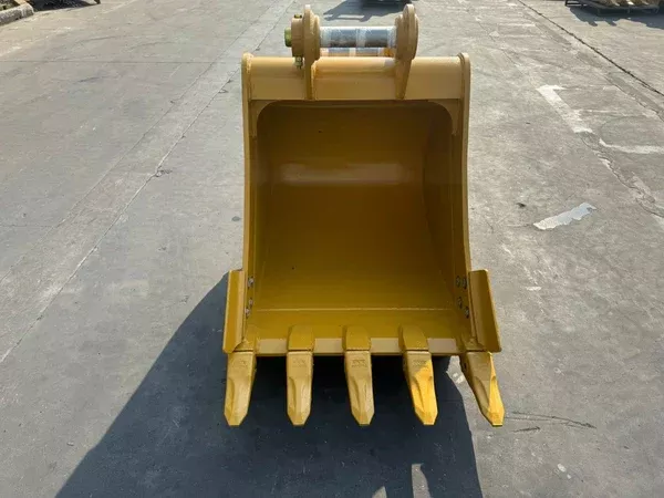 Bedrock Attachments Heavy-Duty Bucket | Width 36″ | Capacity 0.53 CU M | Machine Size 10-14 Tons | For Excavators John Deere 110-135 / Hitachi 110-130