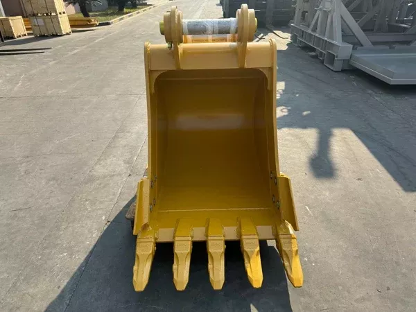 Bedrock Attachments Heavy-Duty Bucket | Width 36″ | Capacity 0.62 CU M | Machine Size 16-22 Tons | For Excavators John Deere 160-225 / Hitachi 160-220