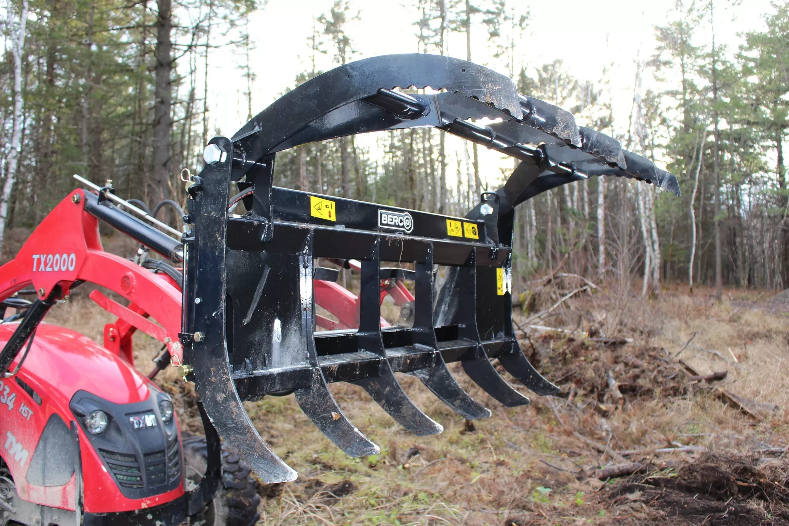 Bercomac Claw Grapple w/ “Skid Steer” Style Attach | Width 56″ | 30 HP | For Tractors
