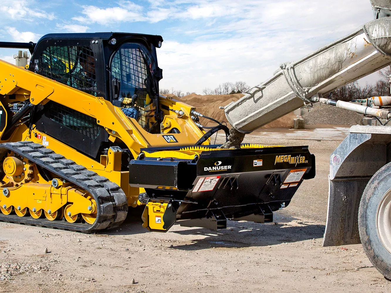 Danuser Mega Mixer w/ Hydraulic Gate For Concrete, Feed & Bulk Materials | Width 31" | 10-25 GPM | For Skid Steers