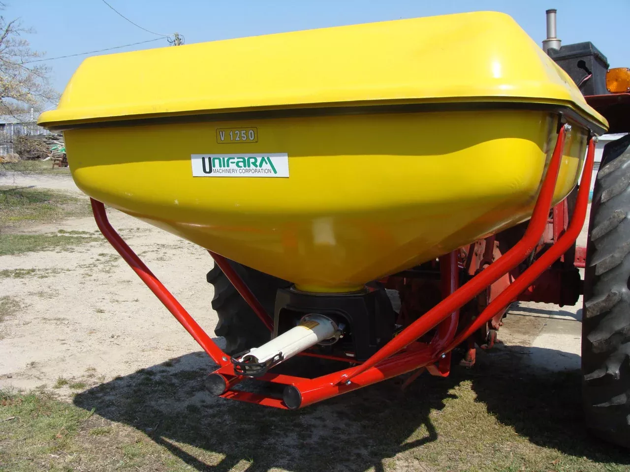 Farm-Maxx HD Pendulum Spreader | PDSP Series | Spreading Width 20′-40′ | 20-50 HP | For Tractors
