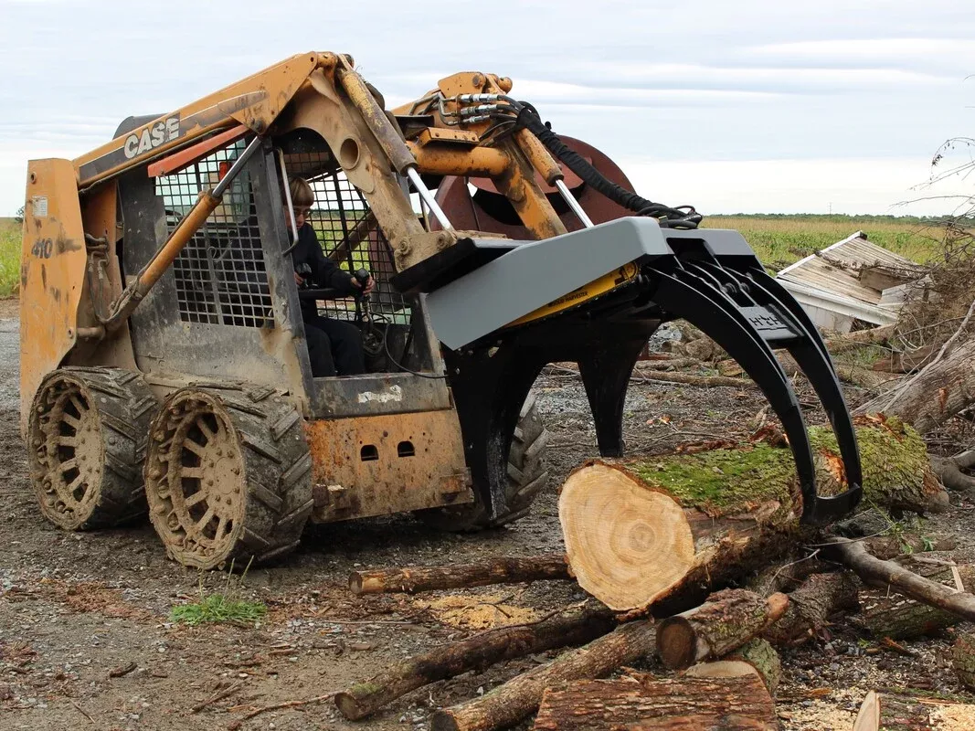 Hammer Head Rigid Grapple Saw | Model GS-44 | Grapple Opening 44″ | Hydraulic Flow 15.5-21 GPM | For Skid Steers, Wheel Loaders & Tractors