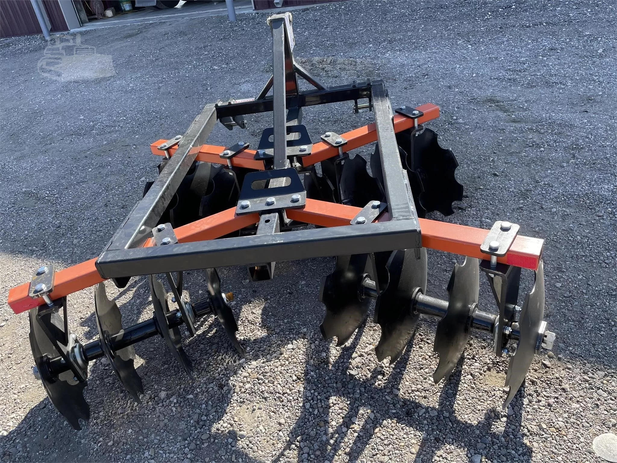 Industrias America 3-Point Tandem Disc | Model 1816X | Working Width 5′ | Blade Size 18″ | Horsepower 25 To 35 HP | For Tractors