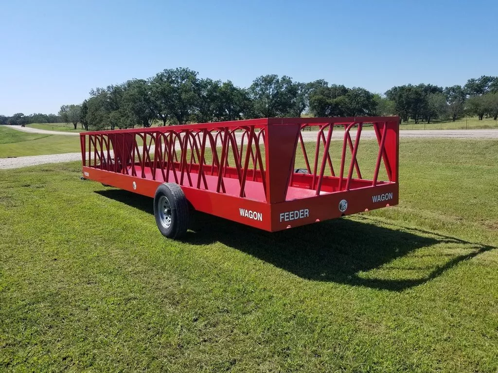 Industrias America Feeder Wagon | Model 82R | Length 24′ | Capacity 30+ Cows | Pull Type