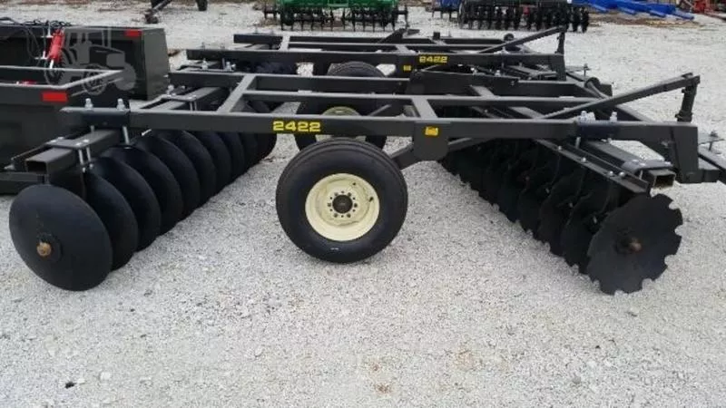 Industrias America Offset Finish Disc | Model 2422 | Cutting Width 8′ | Disc Blade Size 24″ | Horsepower 60 To 80 HP | For Tractors