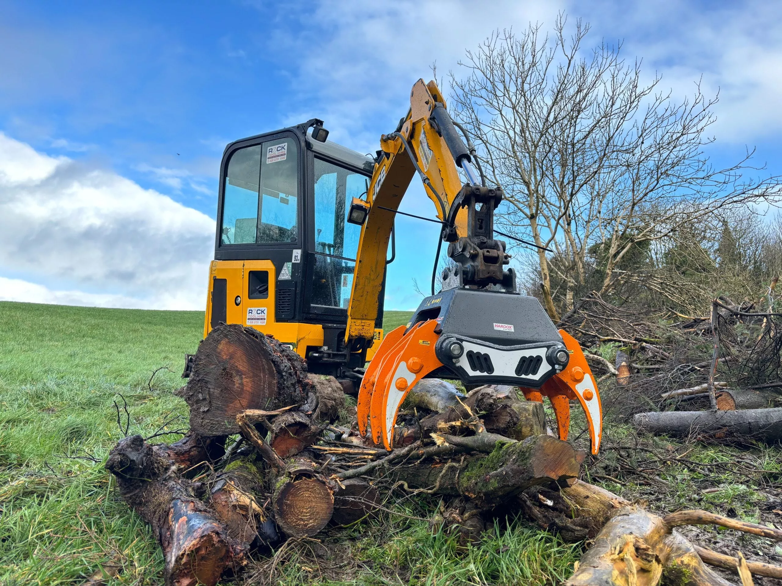 MDE Machinery | Log & Debris Grapple | Model SX700F to SX1650F | Fixed Position | Width 18.9″ to 86.58″ | Machine Size 1.5 – 55 Ton | For Excavators