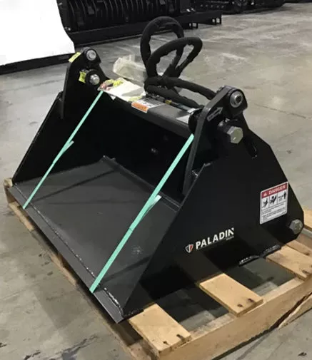 Paladin 36″, 42″ & 48” Smooth Bucket (4 ft³) Universal Hitch | Hydraulic Flow Range 8–12 GPM | For Mini Skid Steers
