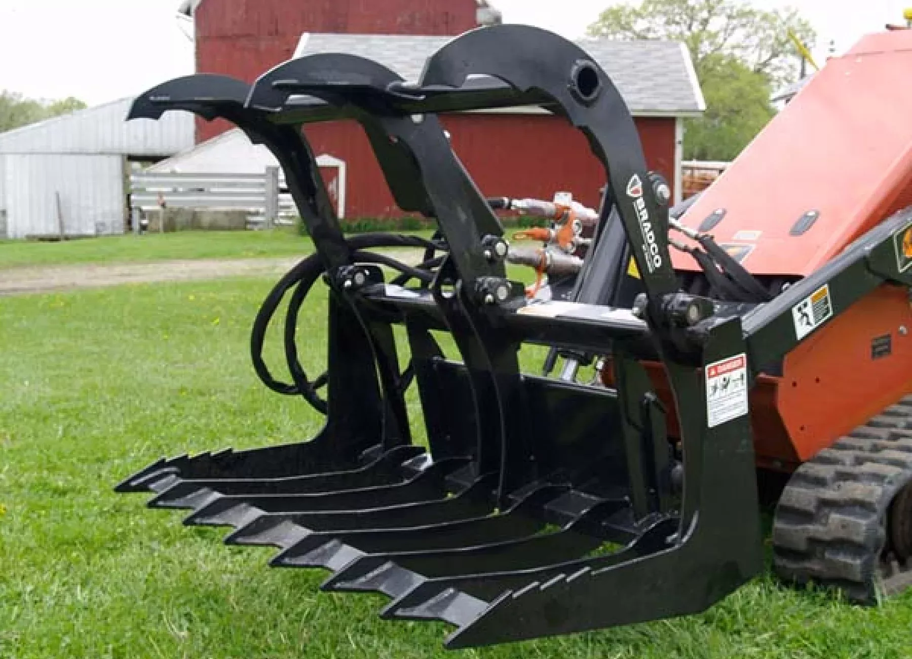 Paladin Brush Grapple Flat Bottom W/ Hoses And Couplers | Working Width 42"-54" | 8-15 GPM | For Mini Skid Steer