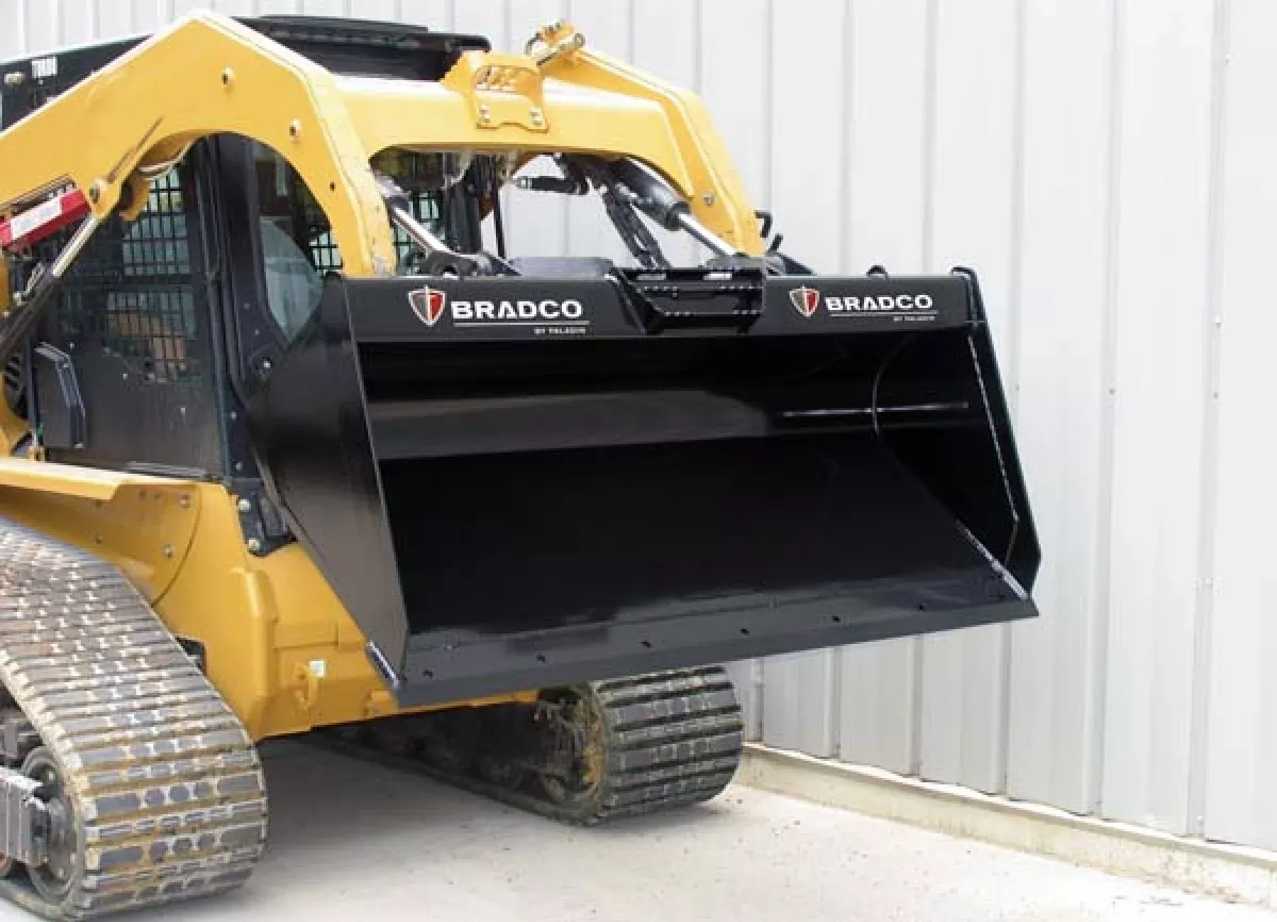 Paladin Smooth Bucket Standard Floor | 60″-84″ Working Width | 15-25 GPM | For Skid Steer
