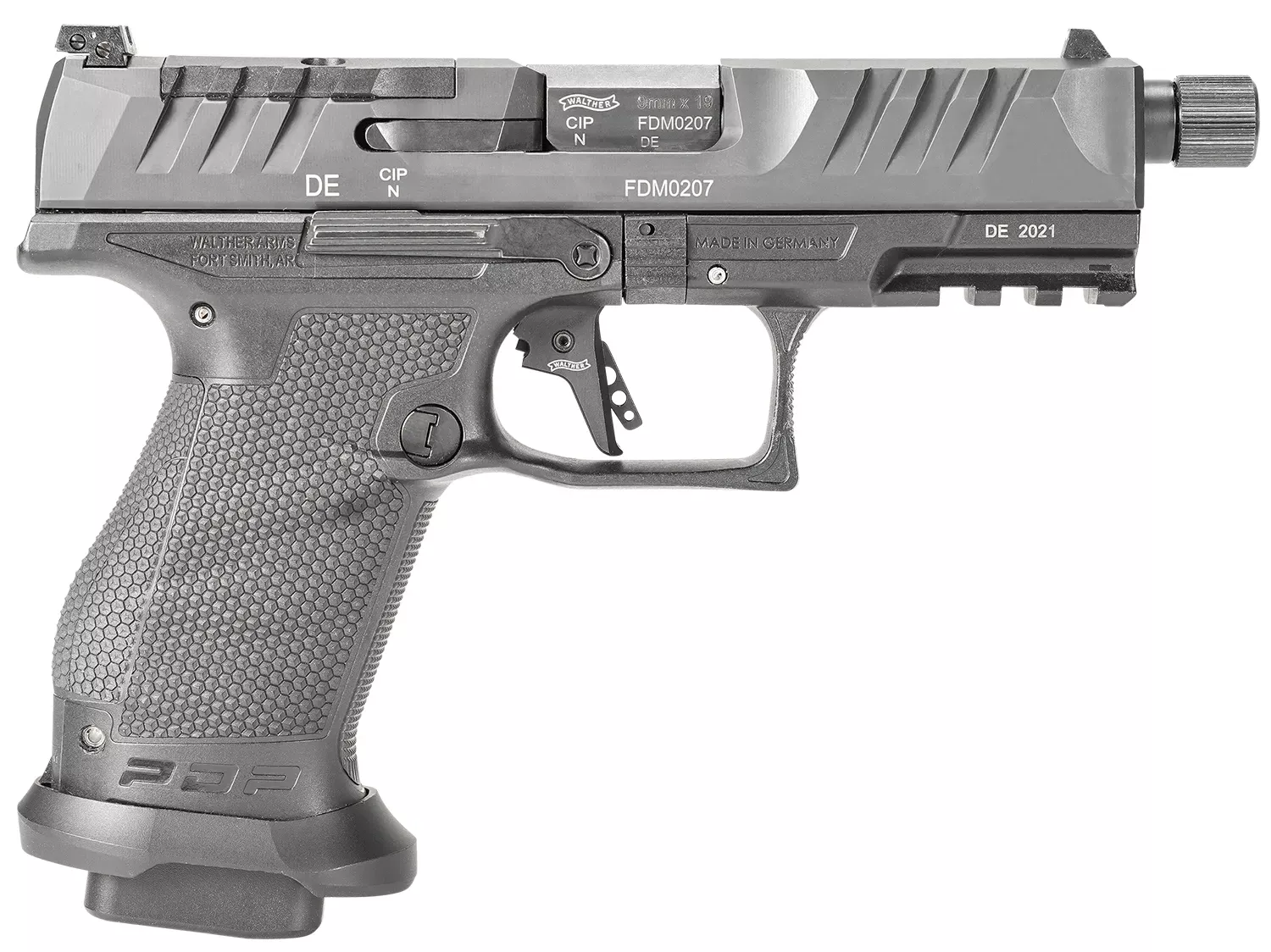 WALTHER PDP PRO SD, 9mm, 4.6″ Threaded barrel, 18+1 Capacity, 3-Dot sights, Optics ready, Polymer frame, Picatinny rail, 3 Magazines, Black