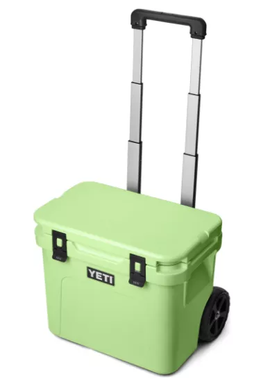 Yeti Roadie 32 Wheeled Cooler – Key Lime #10032450000